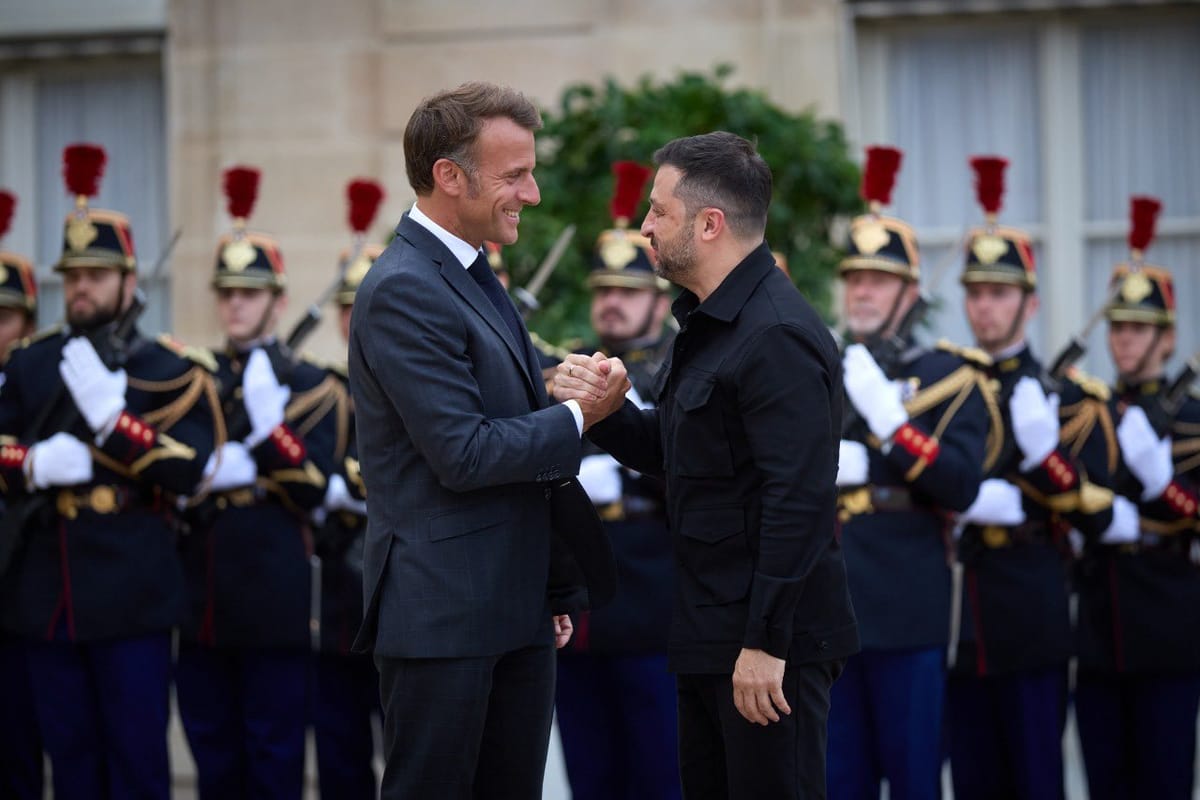El presidente francés Emmanuel Macron y su homólogo Volodimir Zelensky, en la reunión de París de la "coalición de voluntarios". Foto: @EmmanuelMacron (X)