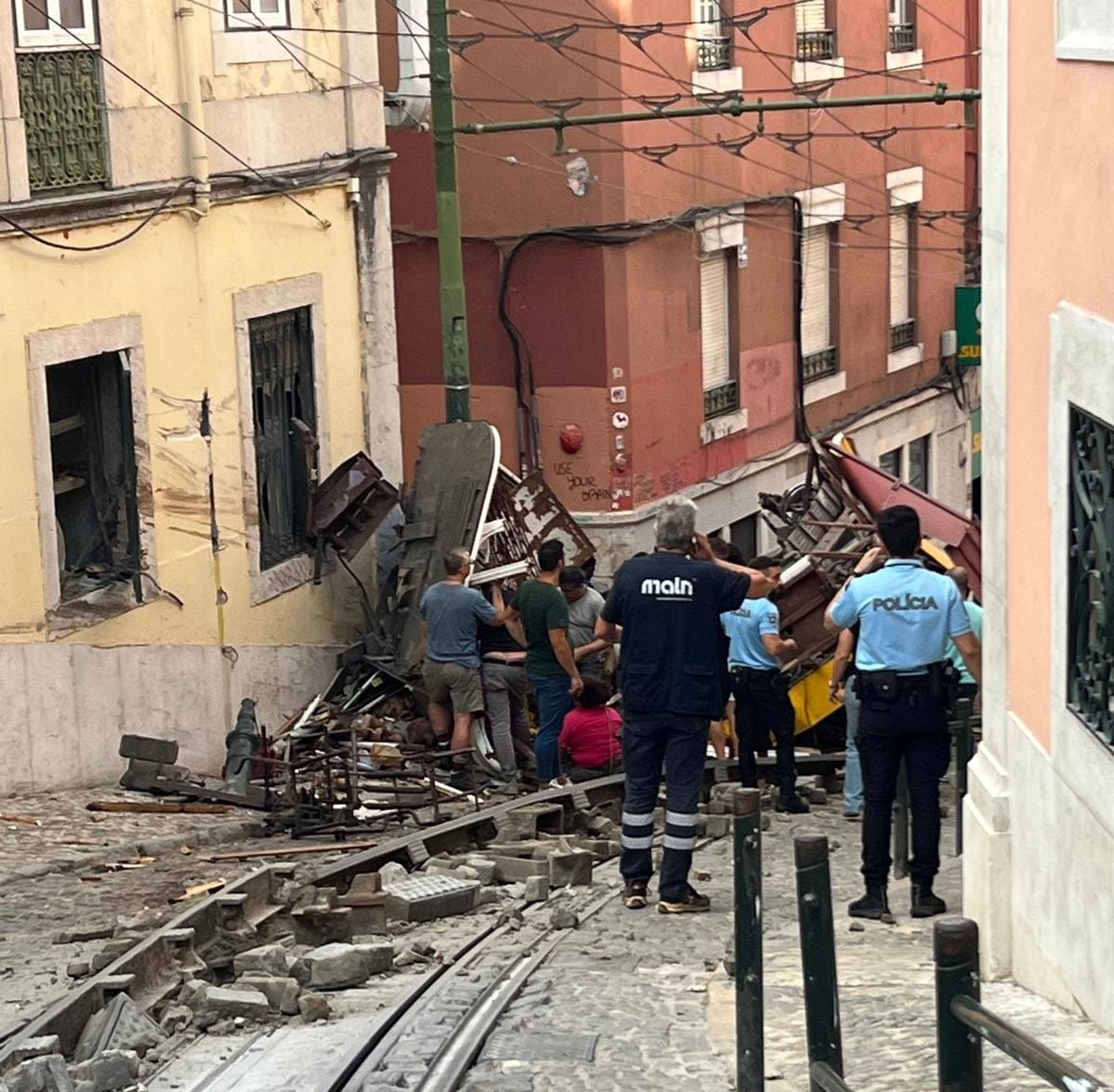 Descarrilamiento de funicular en Lisboa. Foto: @Danielveloz (X)