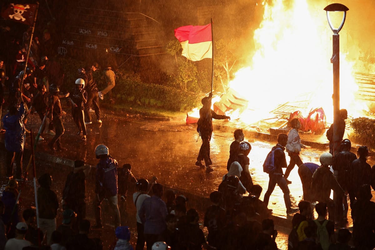 Disturbios en las protestas de Indonesia. Foto: @ultras_antifaa (X)