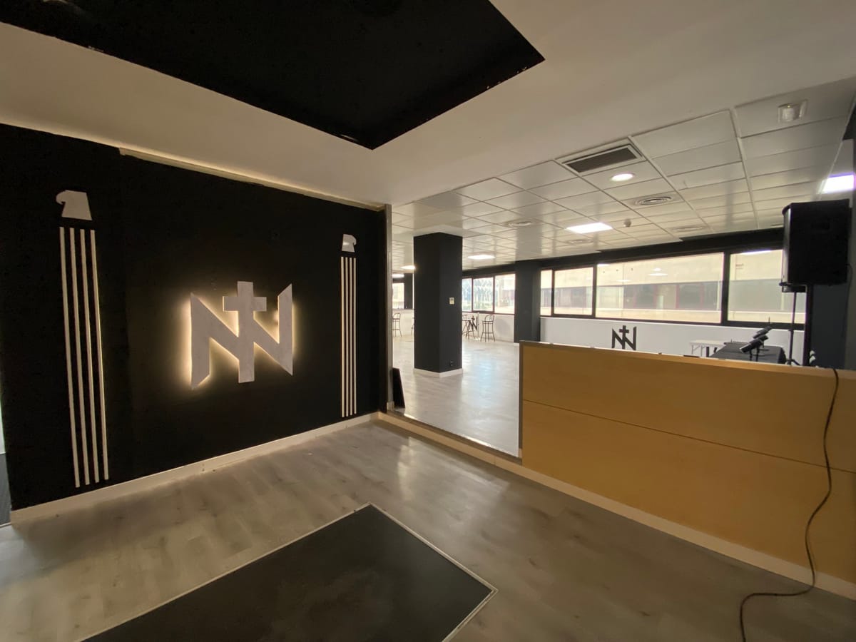 Entrada de la nueva sede de Núcleo Nacional en Fuencarral (Madrid). Foto: Núcleo Nacional