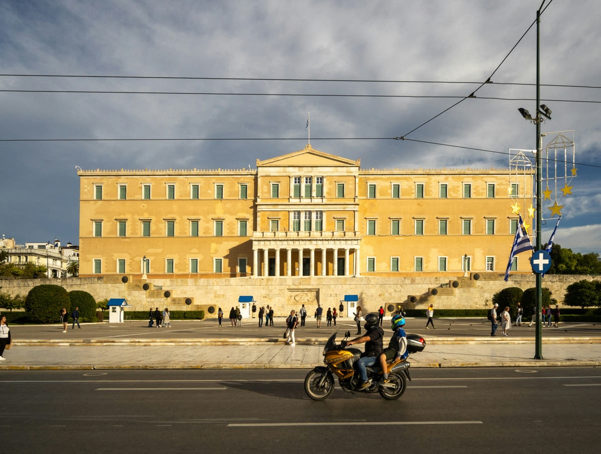 Imagen de archivo del Parlamento griego en la Plaza Syntagma de Atenas. Foto: Alexandros Giannakakis/Unsplash.