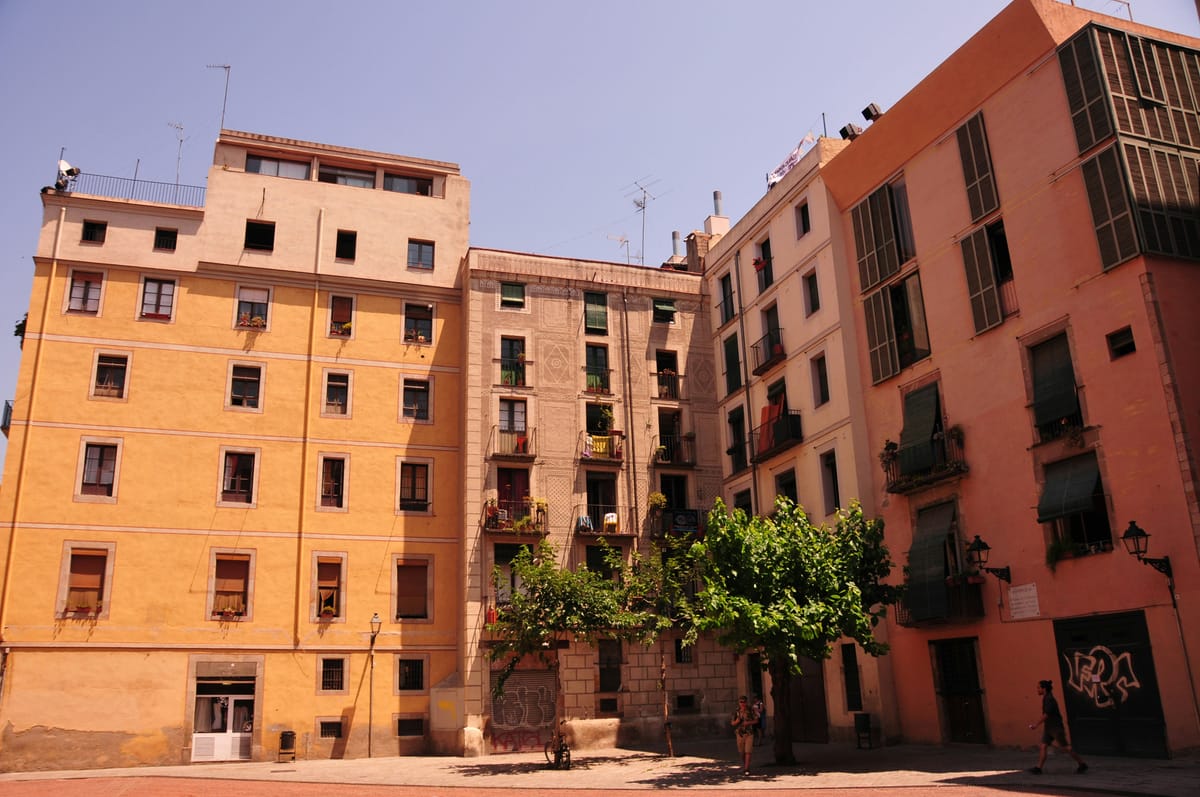 Imagen de archivo de bloques de viviendas. Foto: Amira El Fohail/Unsplash