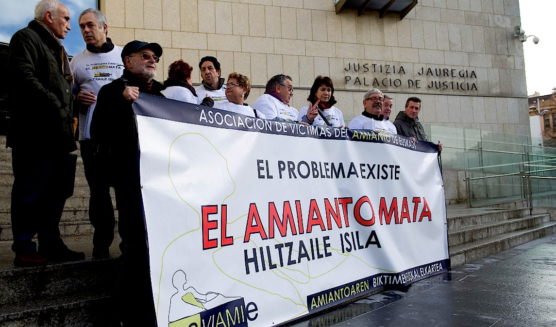 Imagen de archivo de una concentración de las víctimas del amianto. Foto: elperiodistacanalla.net