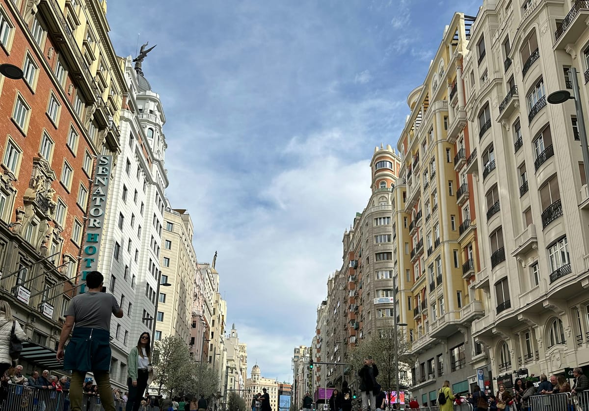 Imagen de archivo de una calle deMadrid. Foto: David Valverde/Unsplash.