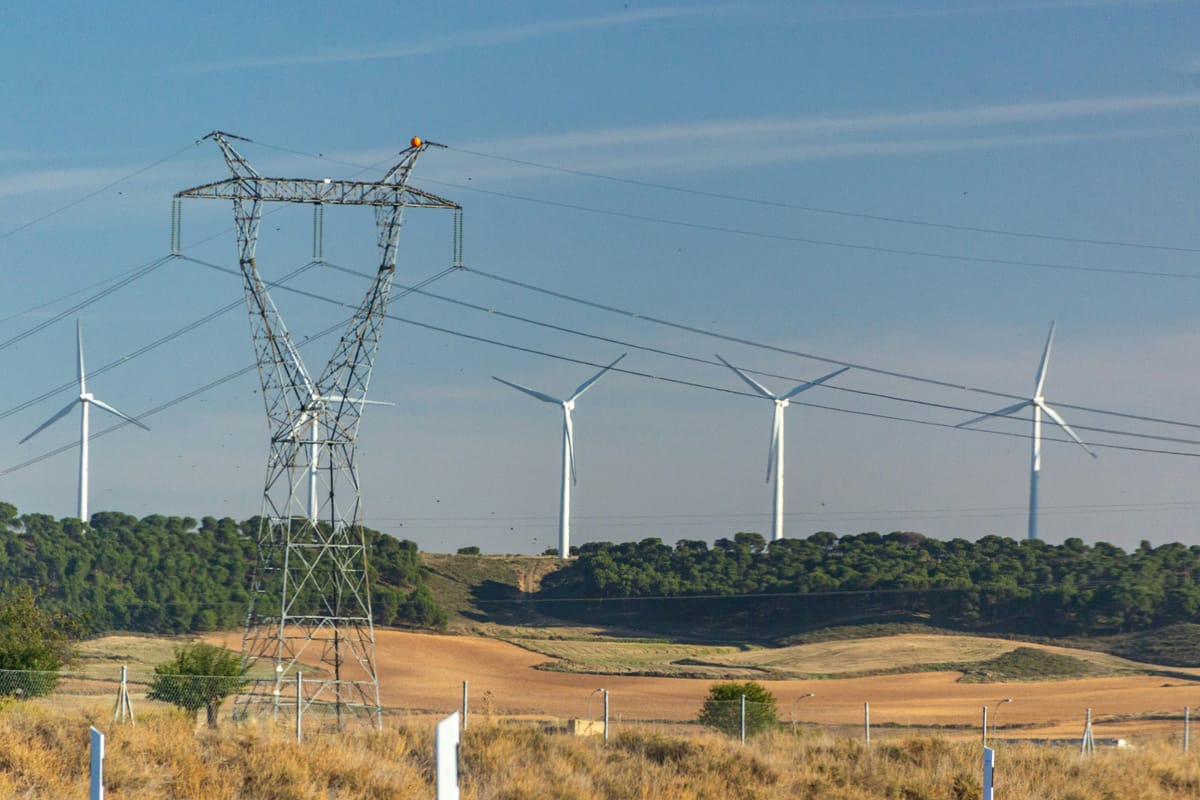 Imagen de archivo de molinos de energía eólica. Foto: David Vives/Unsplash