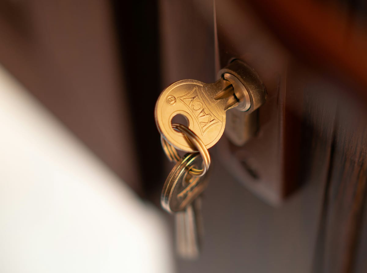 Imagen de archivo de unas llaves en un cerrojo. Foto: Dima Solomin/Unsplash.