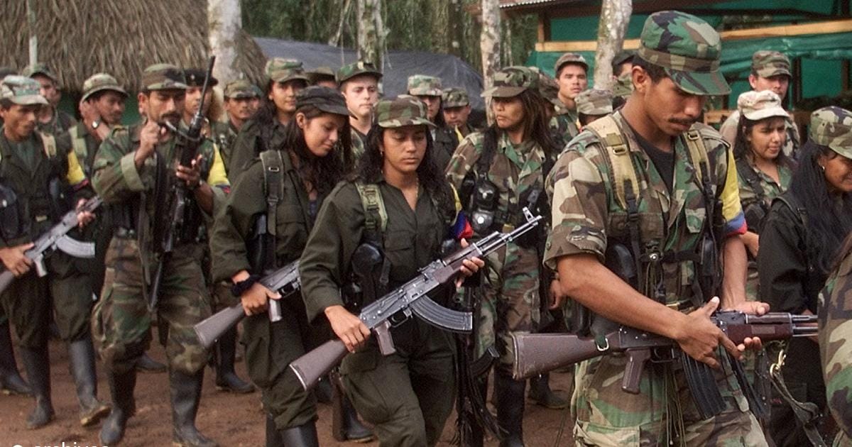 Imagen de archivo de guerrilleras y guerrilleros de las FARC. Foto: vía kalamu.com