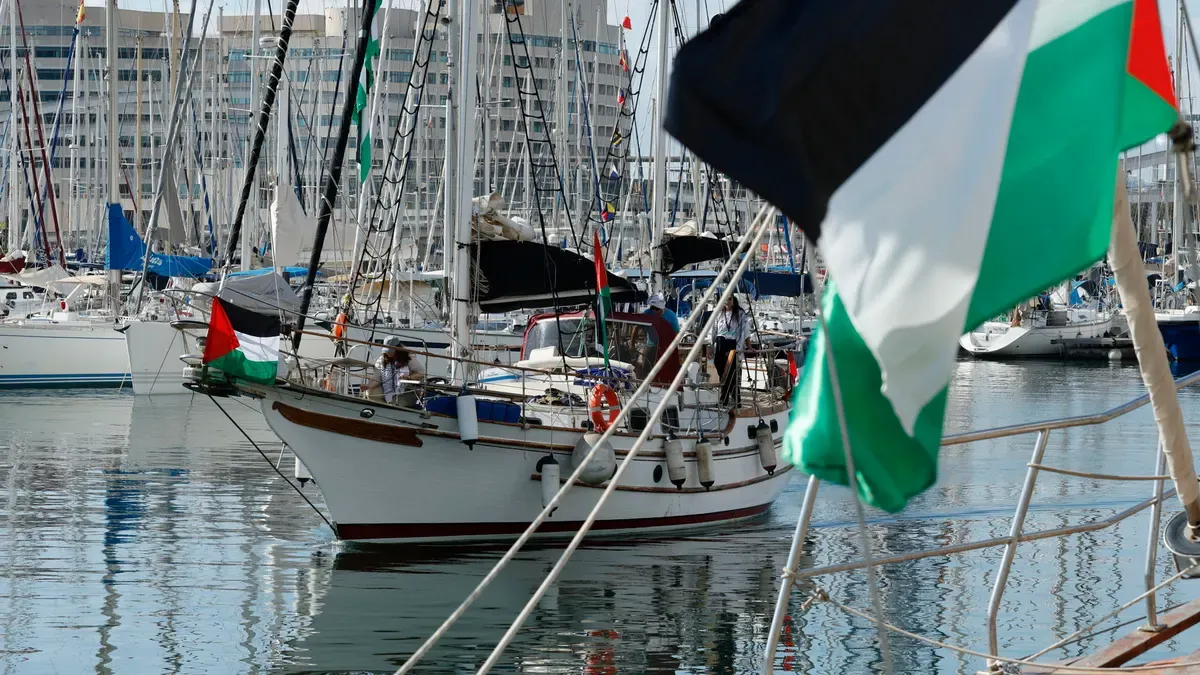 Imagen de archivo de una embarcación de la Global Sumud Flotilla en el puerto deportivo de Barcelona. FOTO: vía shango.media