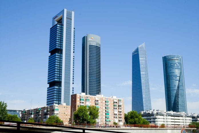 Imagen de archivo de Cuatro Torres Business Area en el Paseo de la Castellana de Madrid. FOTO: IStock.