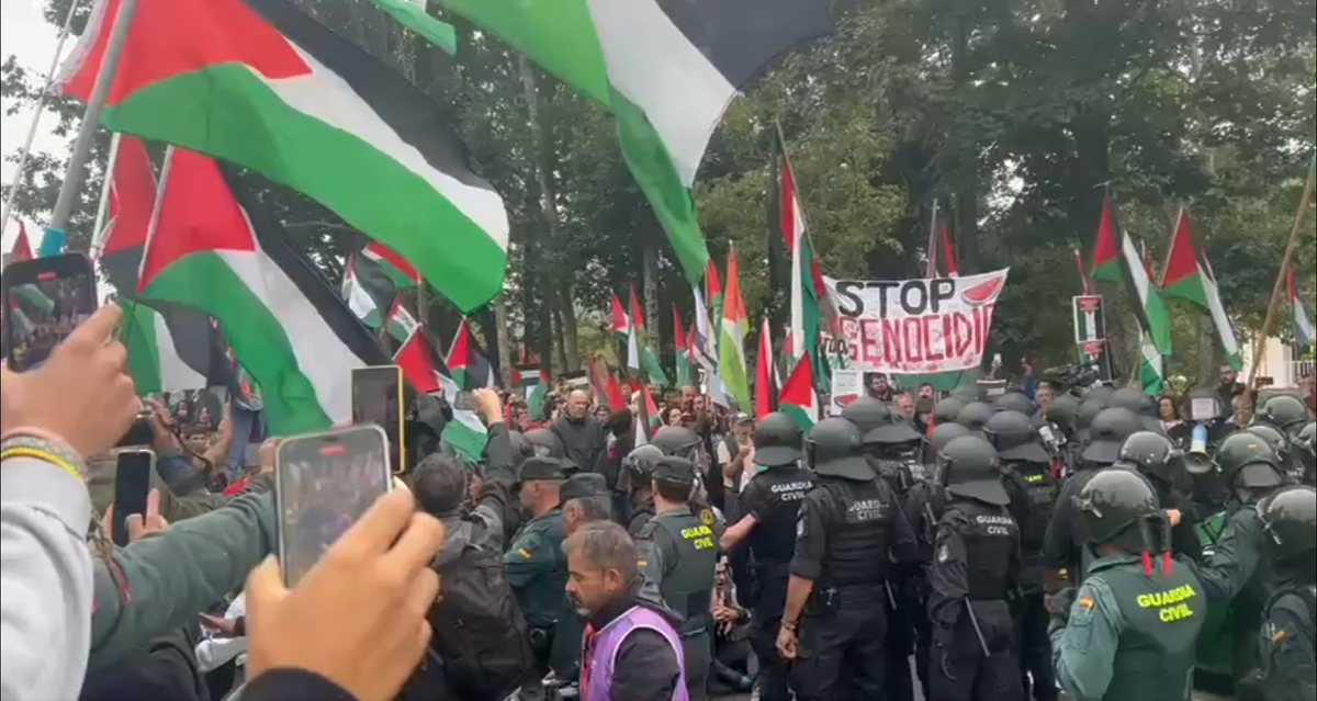 Protestas propalestinas interrumpen la Vuelta Ciclista en Galiza