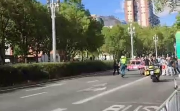 Protestas en Valladolid interrumpen La Vuelta y terminan con detenciones e identificaciones