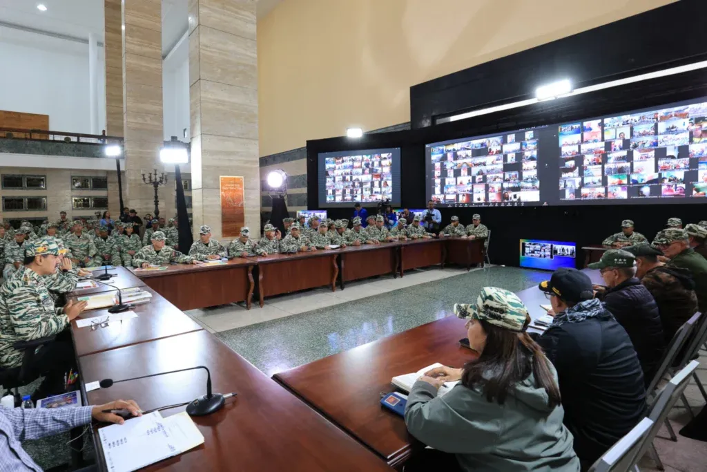 Nicolás Maduro en el acto en el Gran Salón Simón Bolívar de la Universidad Militar Bolivariana. Foto: Prensa presidencial venezolana.