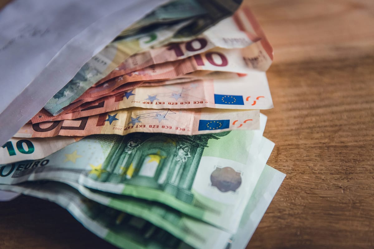 Imagen de archivo de euros. Foto: Marcus Spiske/Unsplash