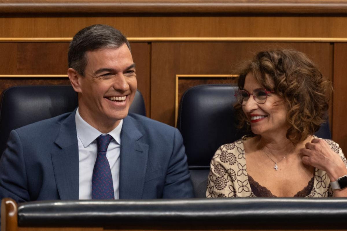 Pedro Sánchez y María Jesús Montero en el Congreso de los Diputados. Foto: Europa Press via Getty Images.
