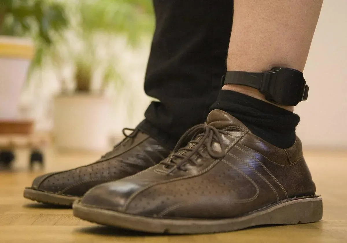 Imagen de archivo de una pulsera telemática. Foto: Reuters