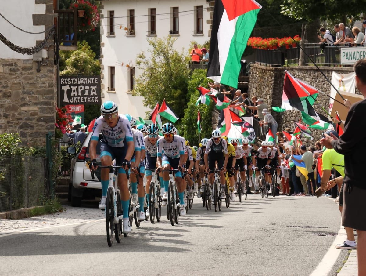 Paso de La Vuelta a España por Nafarroa. Foto: Yala Nafarroa