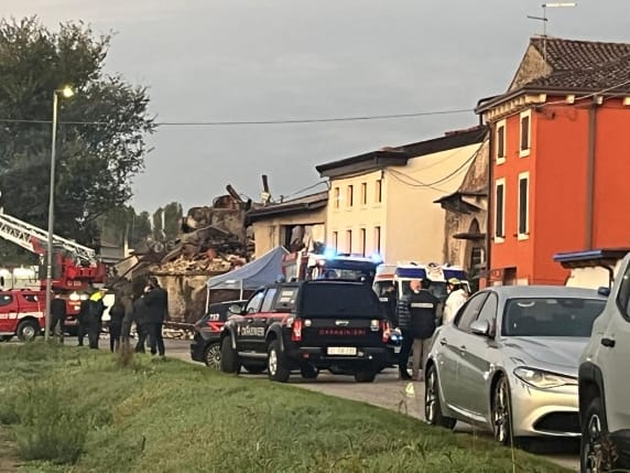 Vivienda derrumbada en Castel D'Azzano en la provincia de Verona (Italia), durante intento de desahucio. Foto: Vía Corriere della Sera