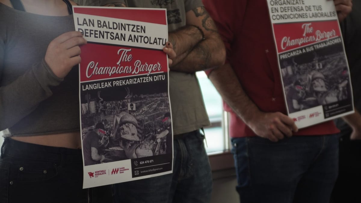 Rueda de prnesa del Consejo Socialista de Bilbo y la Red de Autodefensa Laboral presentando su campaña contra The Champions Burger, el pasado enero. Foto: Gedar Langile Kazeta