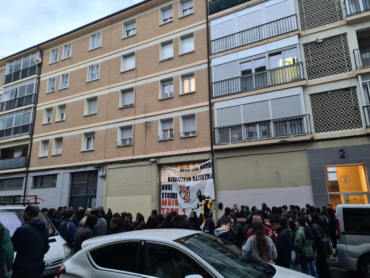 Acto de apertura del Gaztetxe Maiatzak 1 en la Txantrea (Iruñerria). Foto: Gedar Langile Kazeta