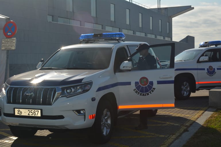 Un ertzaina de servicio da positivo en drogas y alcohol