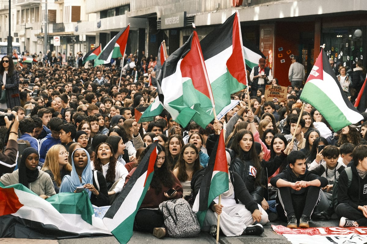 Sentada de estudiantes en la convocatoria de Ikasle Abertzaleak en la huelga por Palestina del pasado 15 de octubre. Foto: Gedar Langile Kazeta