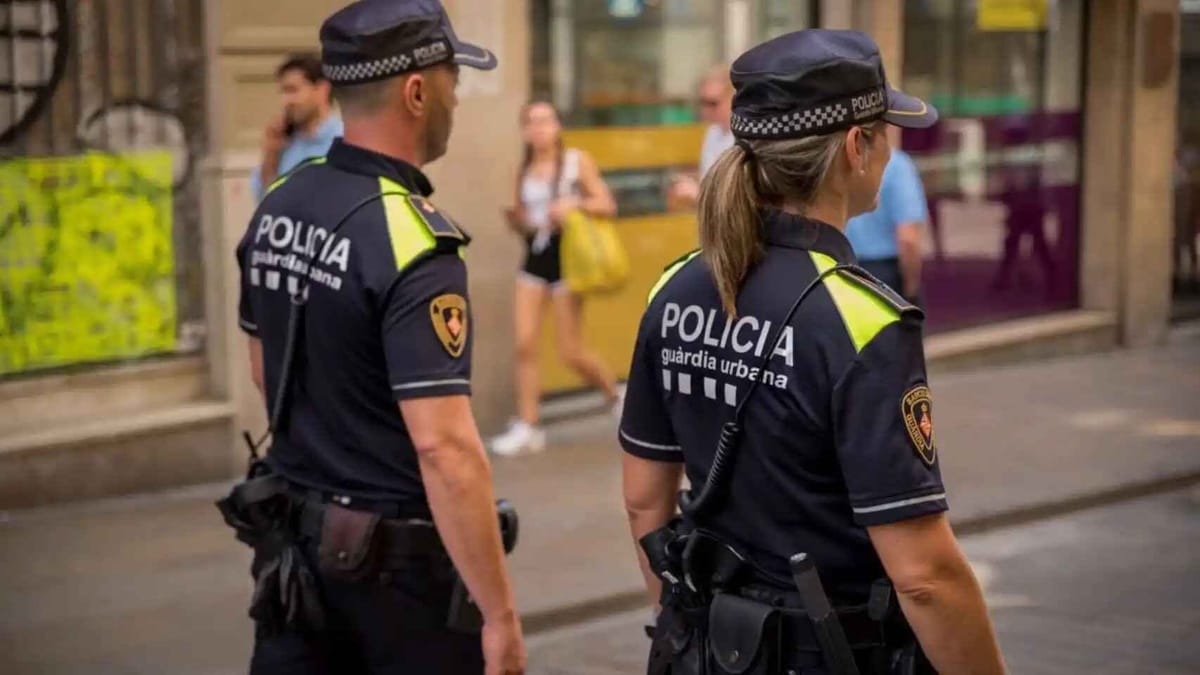 Policías de la Guardia Urbana. Foto: metropoliabierta.com