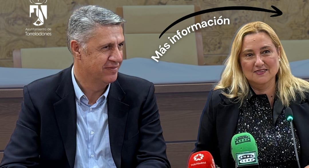El alcalde de Badalona, Xavier García Albiol, junto a Almudena Negro, alcaldesa de Torrelodones. Foto: Ayuntamiento de Torrelodones