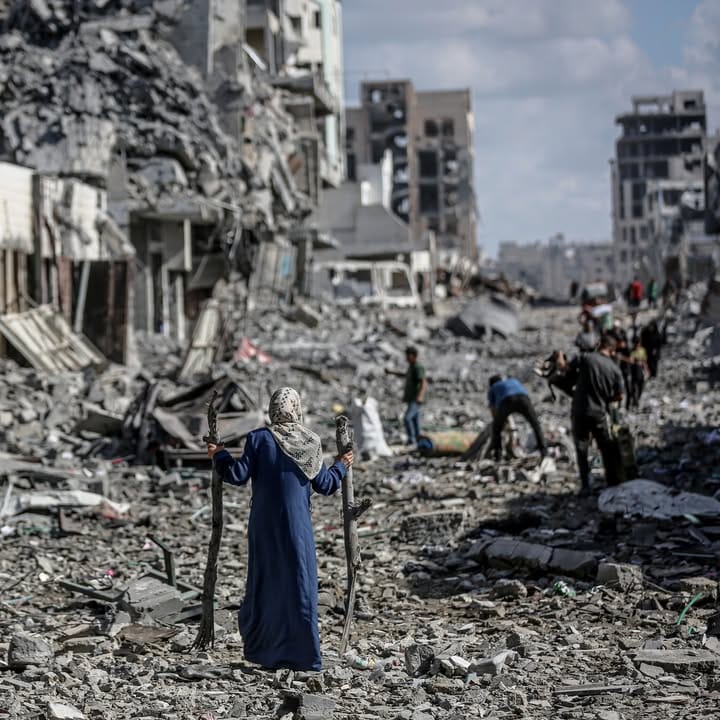 Palestinos en la devastada Franja de Gaza. Foto: Times of Gaza