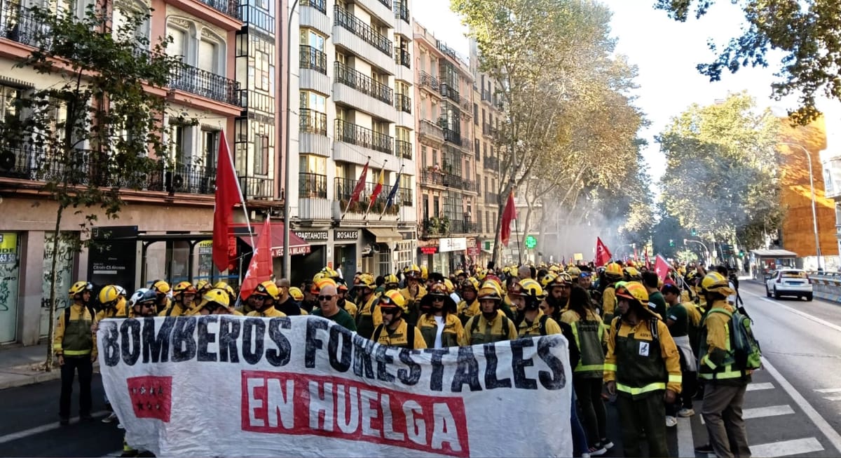 Imagen de archivo de una manifestación de los bomberos forestales de la Comunidad de Madrid. Foto: @BBFFMadrid (X)