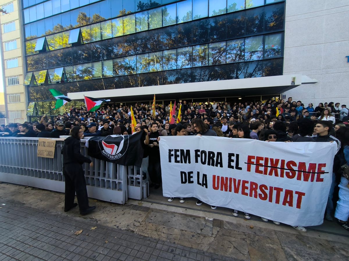 Estudiantes se concentran en València contra la presencia de Vito Quiles