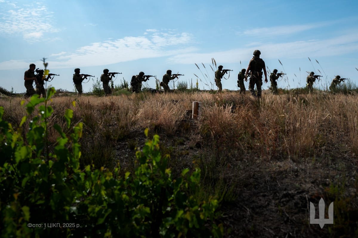 Imagen de archivo de un entrenamiento te reclutas ucranianos. Foto: @Militarylandnet (X)