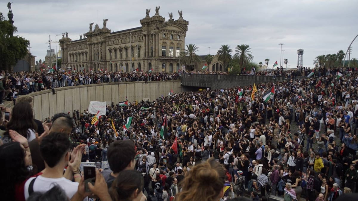 Protesta a la entrada del puerto de Barcelona tras el secuestro de la Global Sumud Flotilla.