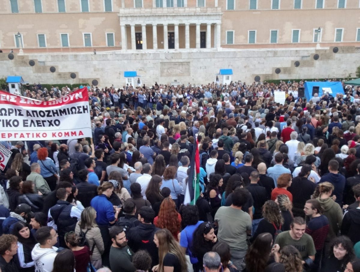 Panos Routsis cumple 15 días en huelga de hambre frente al parlamento griego