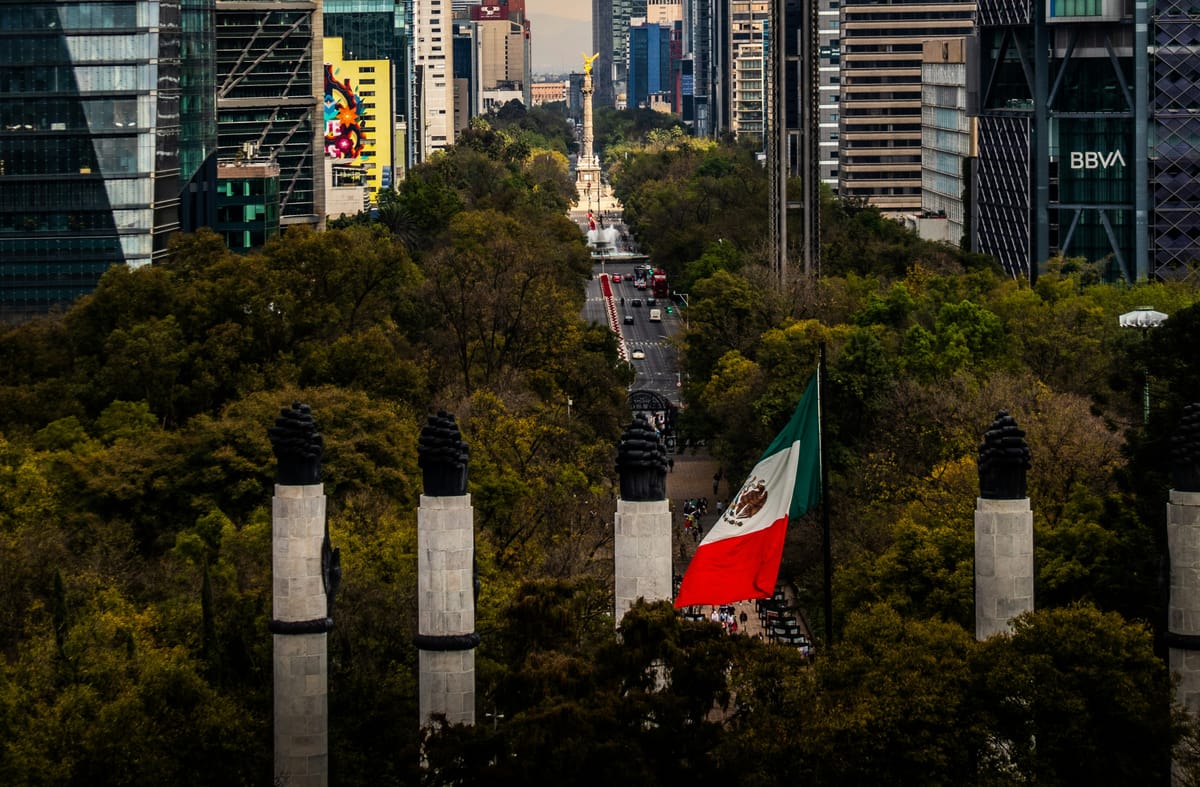Paseo de la Reforma, Calle Río Sena, Colonia Cuauhtémoc, Mexico City, CDMX, Mexico. Foto: Jimmy Woo/Unsplash