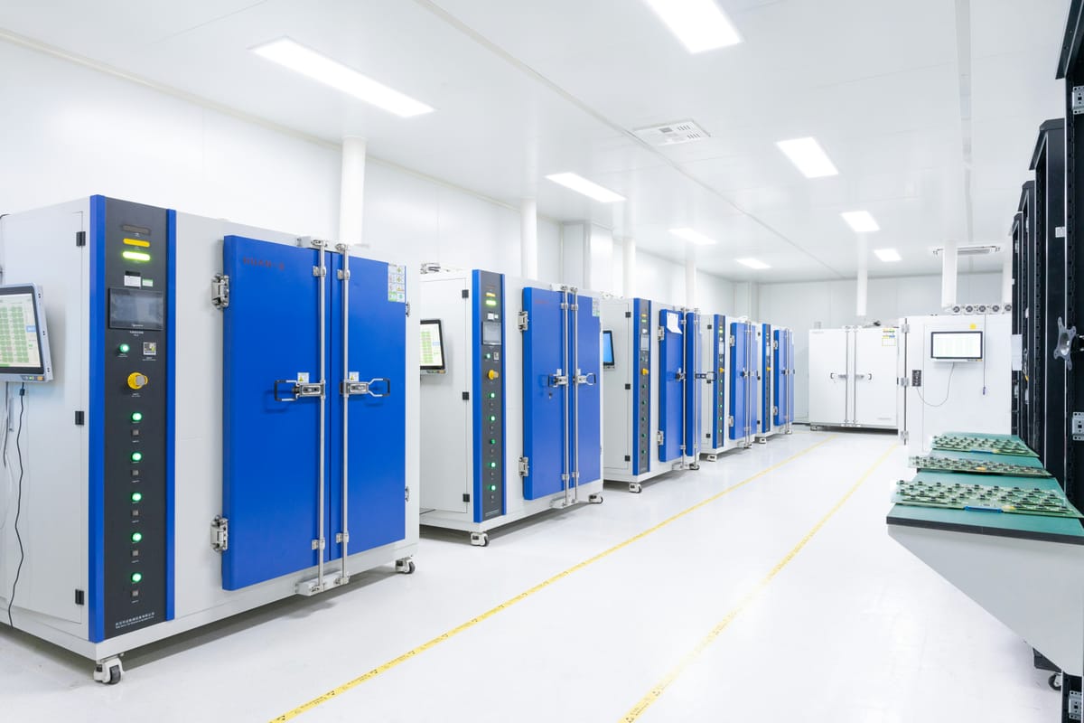 Imagen de archivo de un data center. Foto: Lightsaber Collection/Unsplash