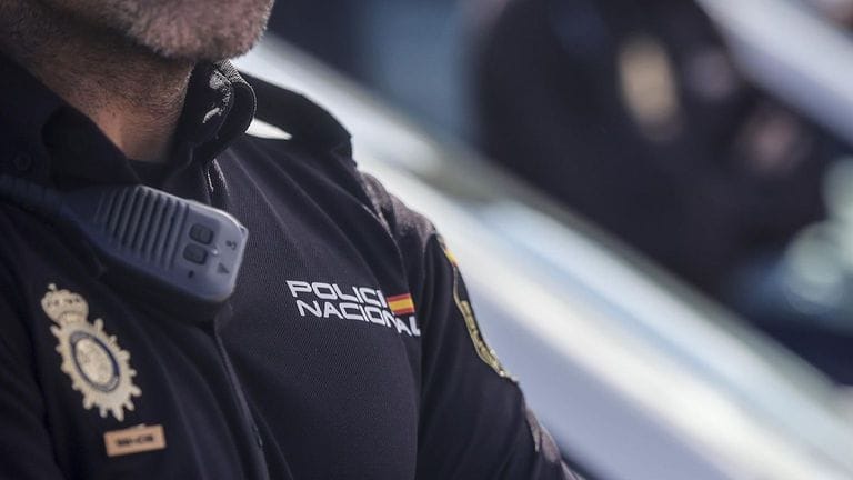 Imagen de archivo de un policía nacional. Foto: telecinco.es