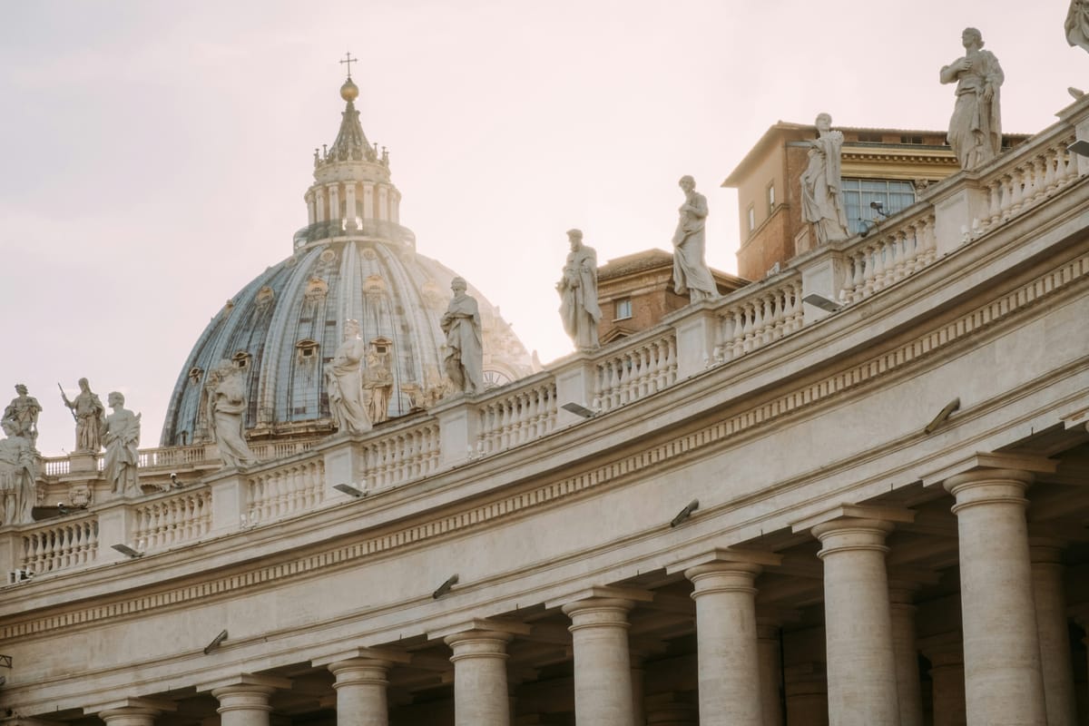 Imagen de archivo de la Basílica de San Pedro en Roma. Foto: Simone Savoldi/Unsplash
