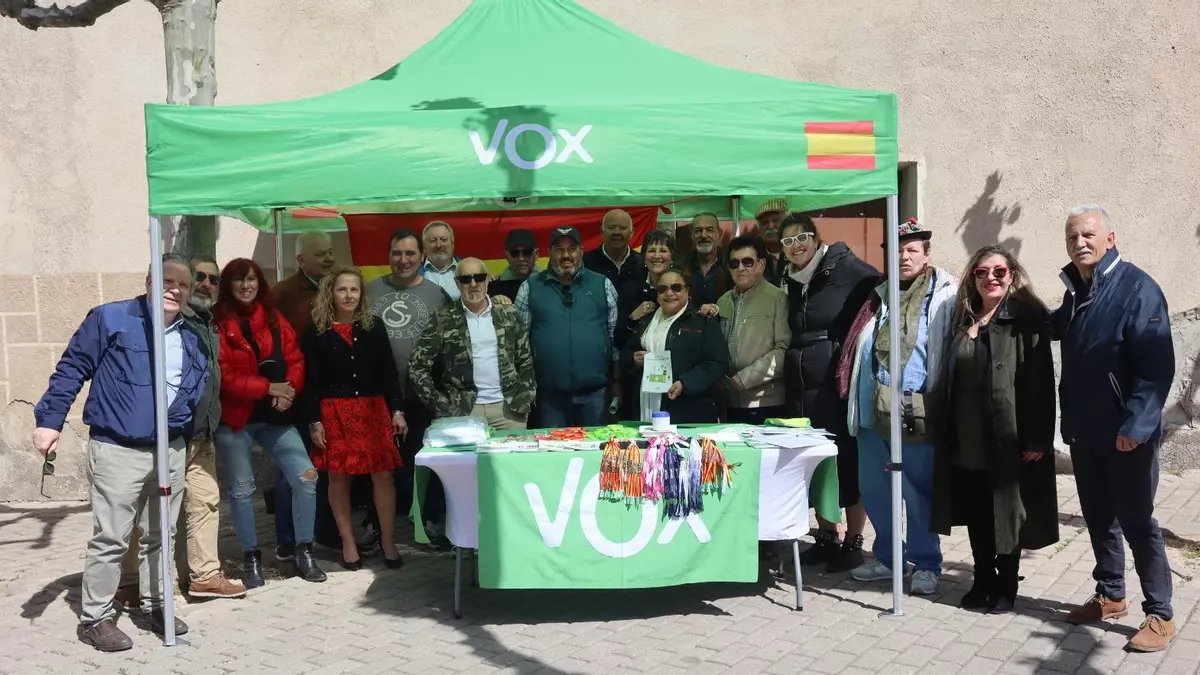 Carpa de Vox en la localidad en Marcilla en su campaña contra los menores migrantes. Foto: Vox Navarra