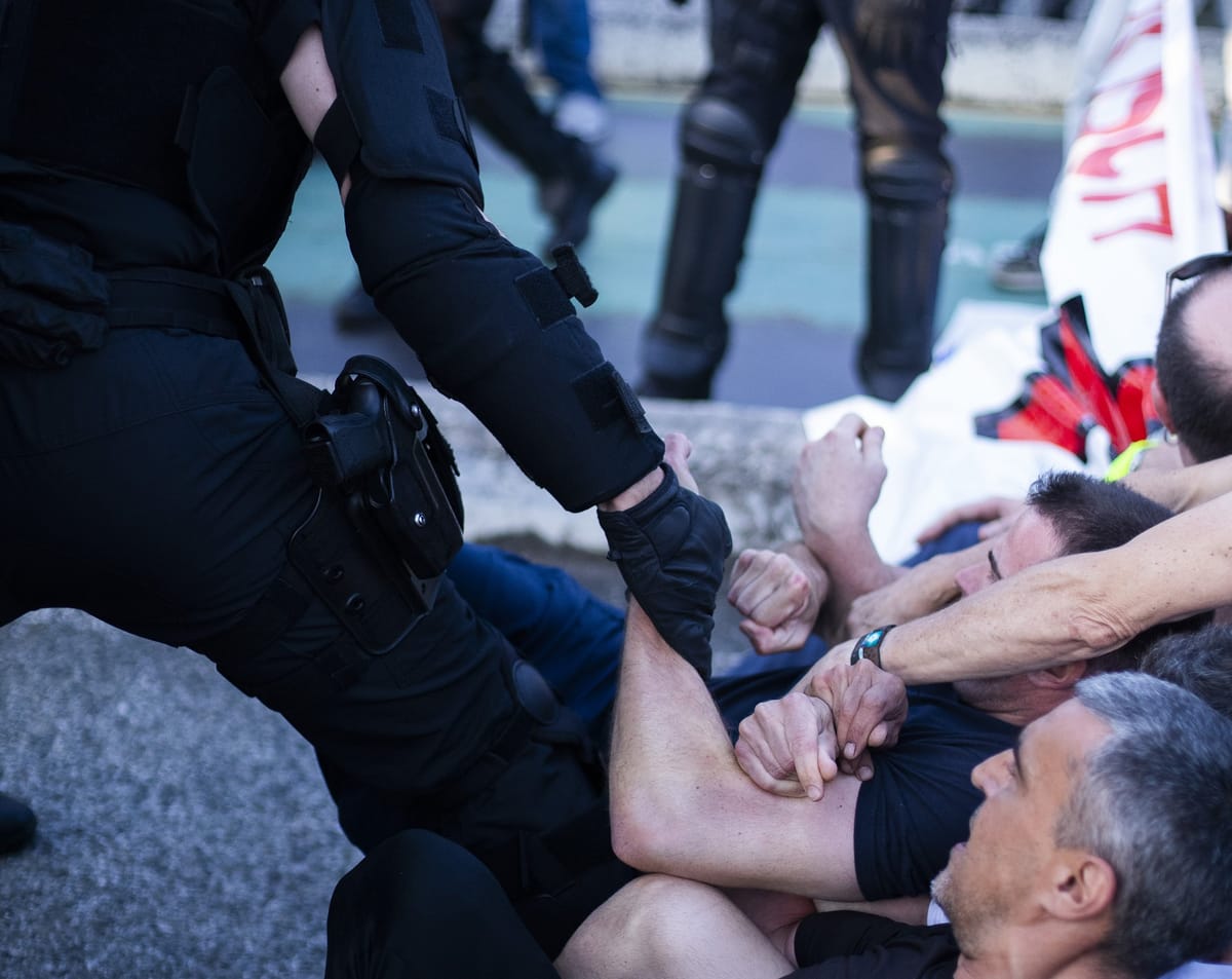 Imagen de archivo de una carga policial en los piquetes contra el cierre de BSH en Eskiroz. Foto: Gedar Langile Kazeta
