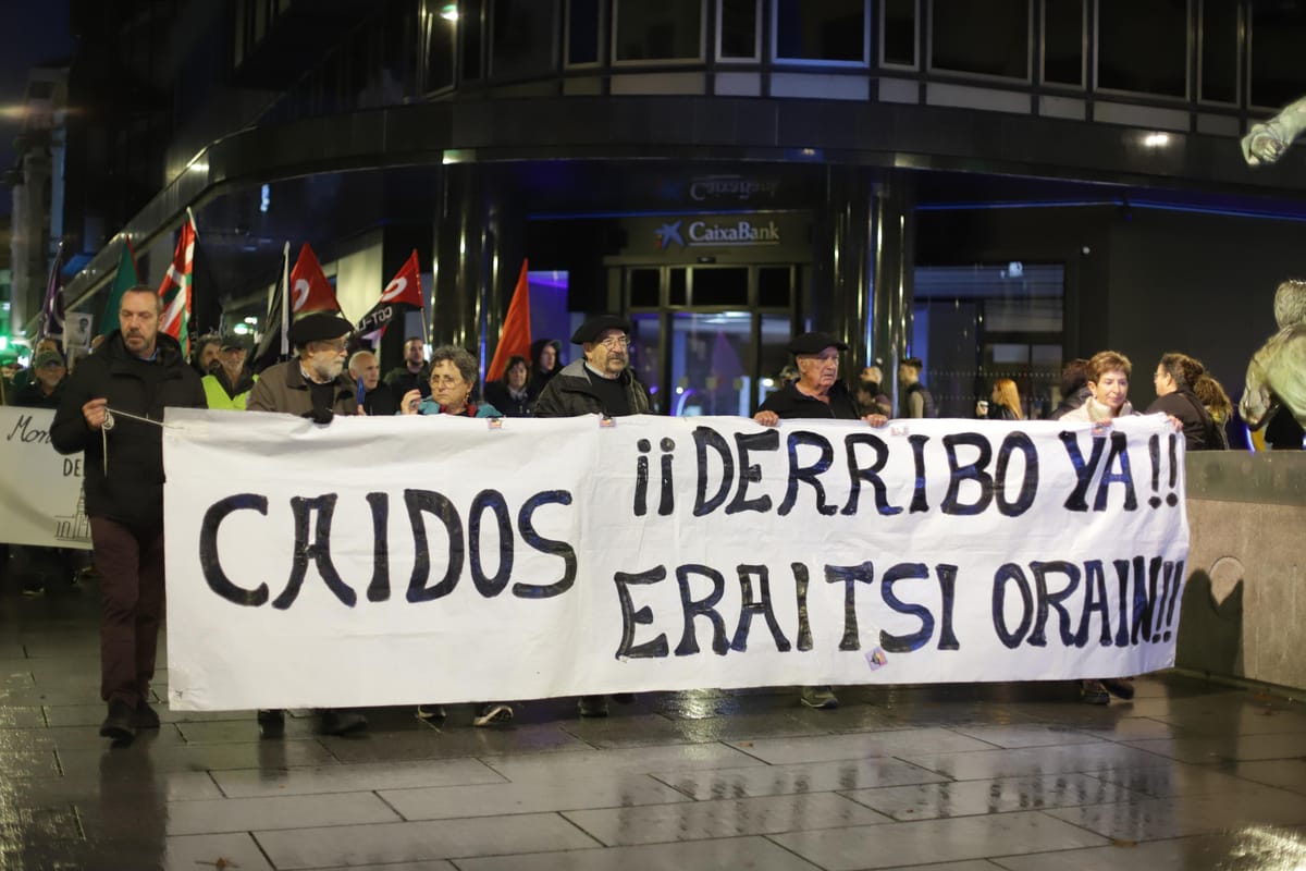 Manifestación por el derribo del Monumento a los Caídos en Iruñea. Foto: Gedar Langile Kazeta