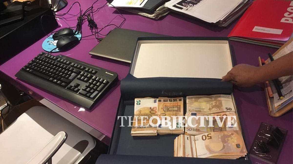 Imagen de archivo de las "cajas de folios" del exministro José Luis Ábalos. Foto: The Objective