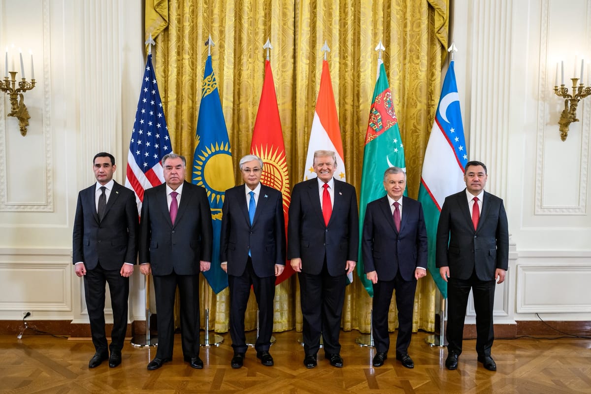 Líderes de Kazajistán, Kirguistán, Tayikistán, Turkmenistán y Uzbekistán junto a Donald Trump en la Casa Blanca. Foto: The White House