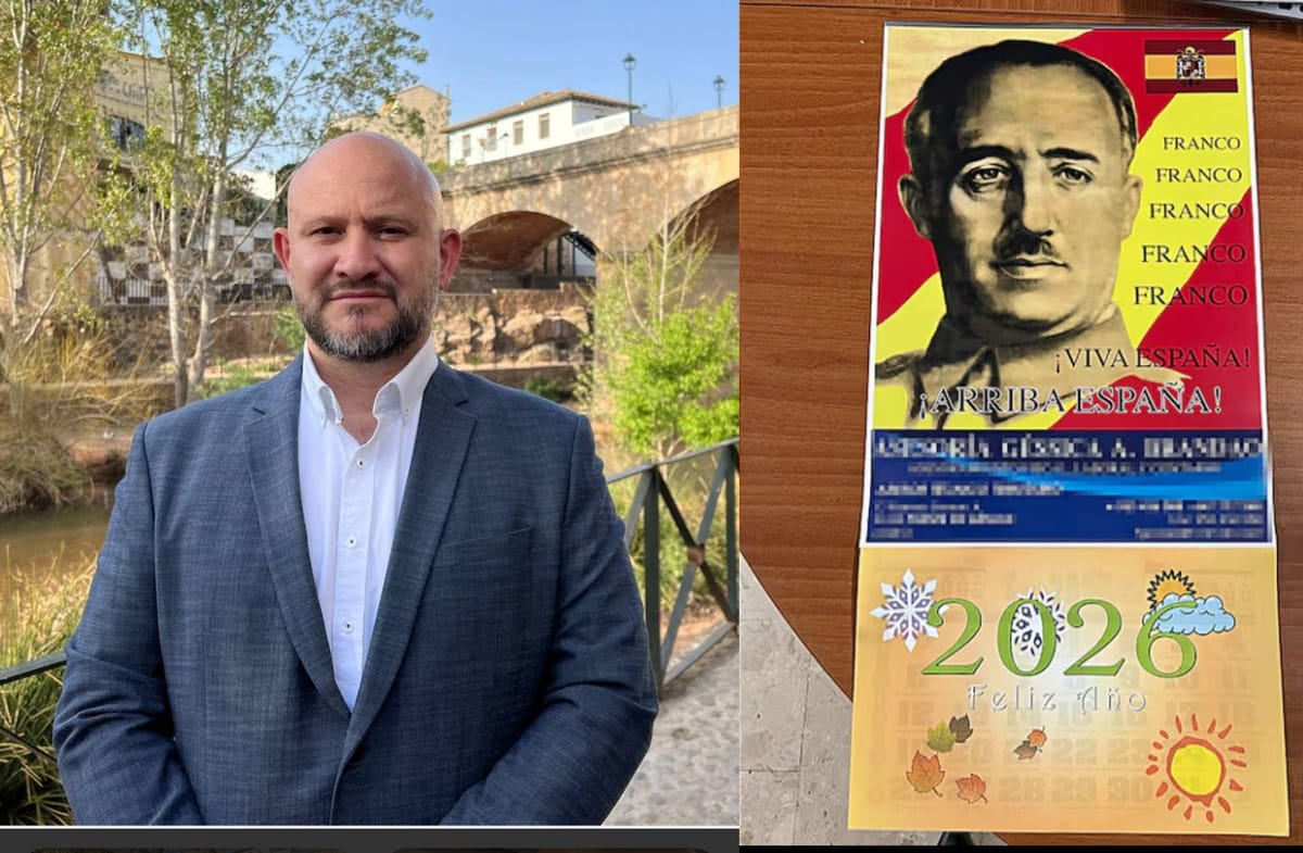 Francisco García Avilés, alcalde de Vox en Puente de Génave, y su calendario franquista. Foto: @FonsiLoaiza (X)