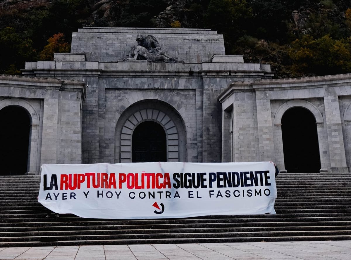 Pancarta desplegada por la Coordinadora Juvenil Socialista en el Valle de los Caídos. Foto: CJS