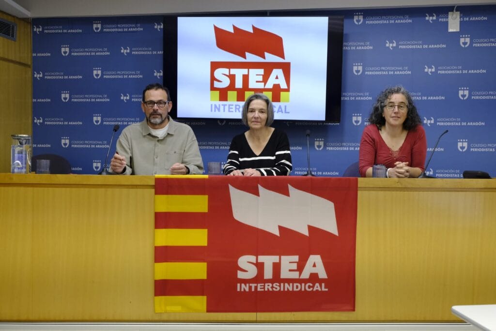 Tomás Sancho, María José Giménez y Maite Munárriz, de STEA | Foto: Johanna Aznar vía AraInfo