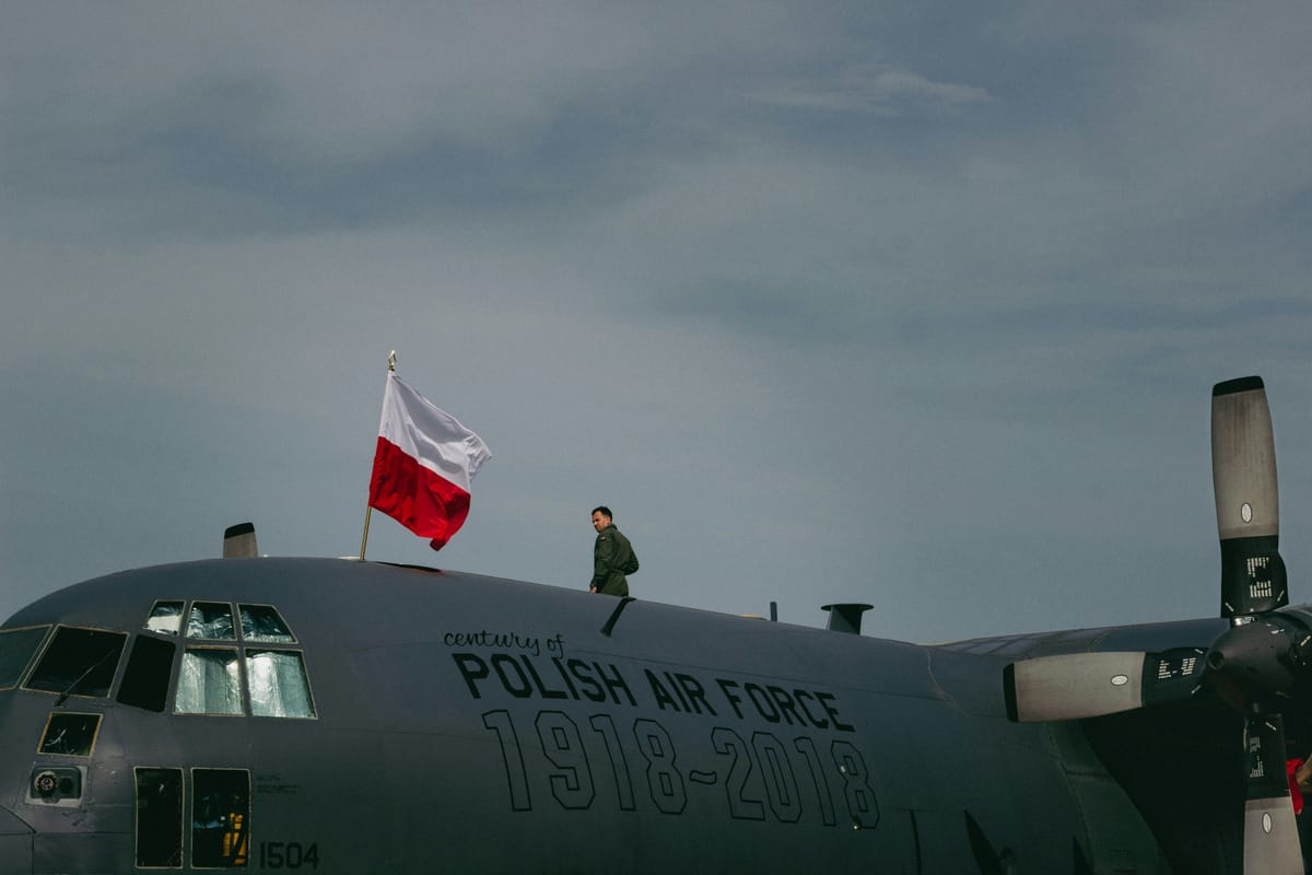 Imagen de archivo de una aeronave de la Fuerza Aérea polaca. Foto: Artem Lobastov/Unsplash