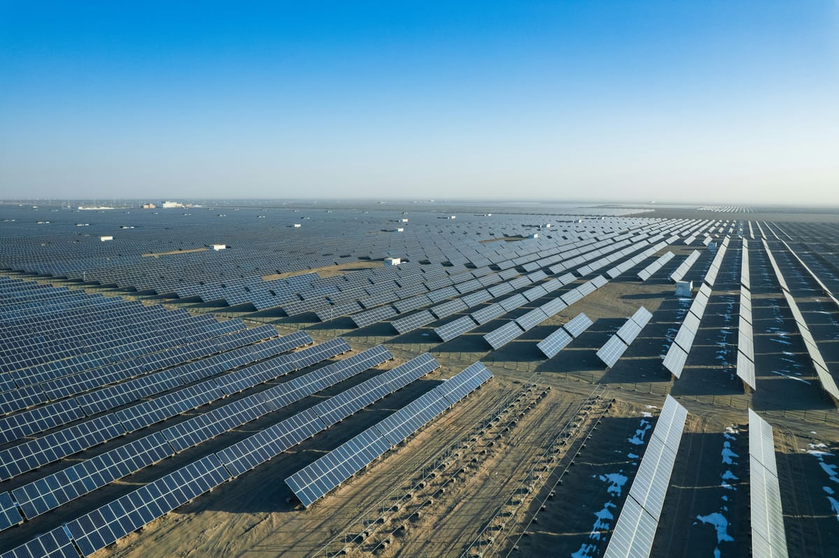 Imagen de archivo de un campo de placas solares en China. Foto: Darmau/Unsplash