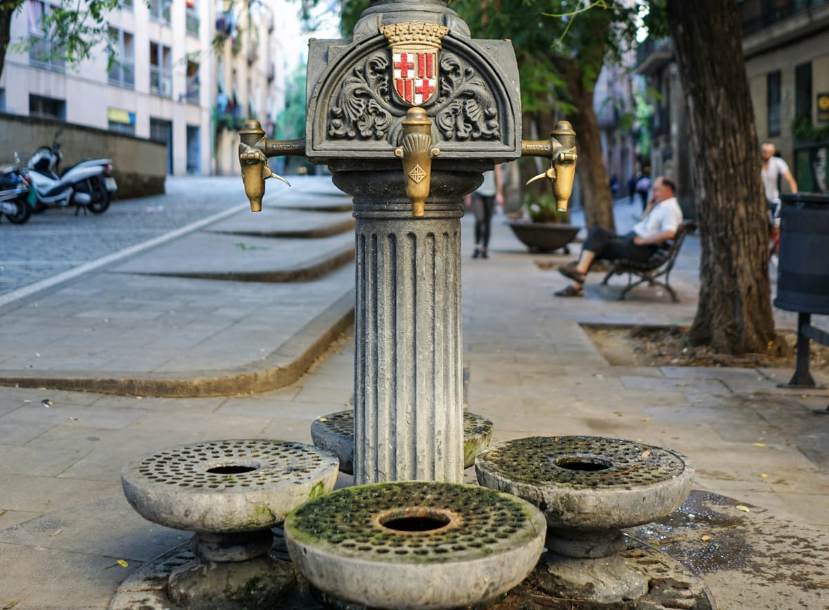 Imagen de archivo de un grifo en la calle en Catalunya. Foto: Fikri Rasyid/Unsplash