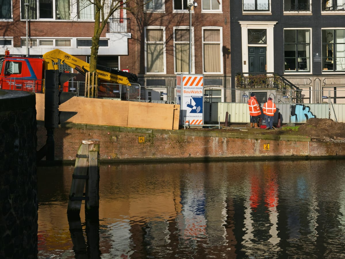 Imagen de archivo de obras en los canales de Ámsterdam. Foto: Fons Heijnsbroek/Unsplash