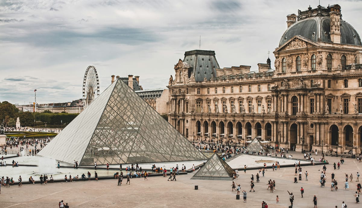 Imagen de archivo del Museo Louvre de París. Foto: Mika Baumeister/Unsplash